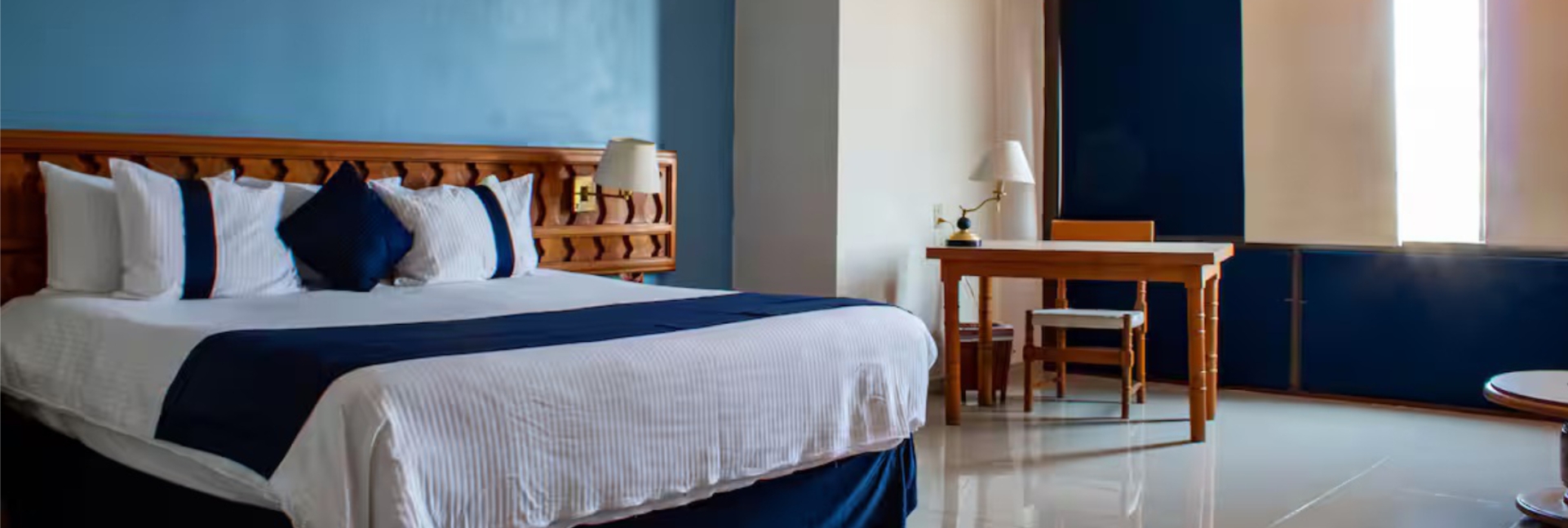 <p>Espacio cómodo y bien equipado, ideal para descansar o trabajar. Cuenta con una cama amplia, diseño funcional y amenidades pensadas para una estancia práctica y placentera.</p>